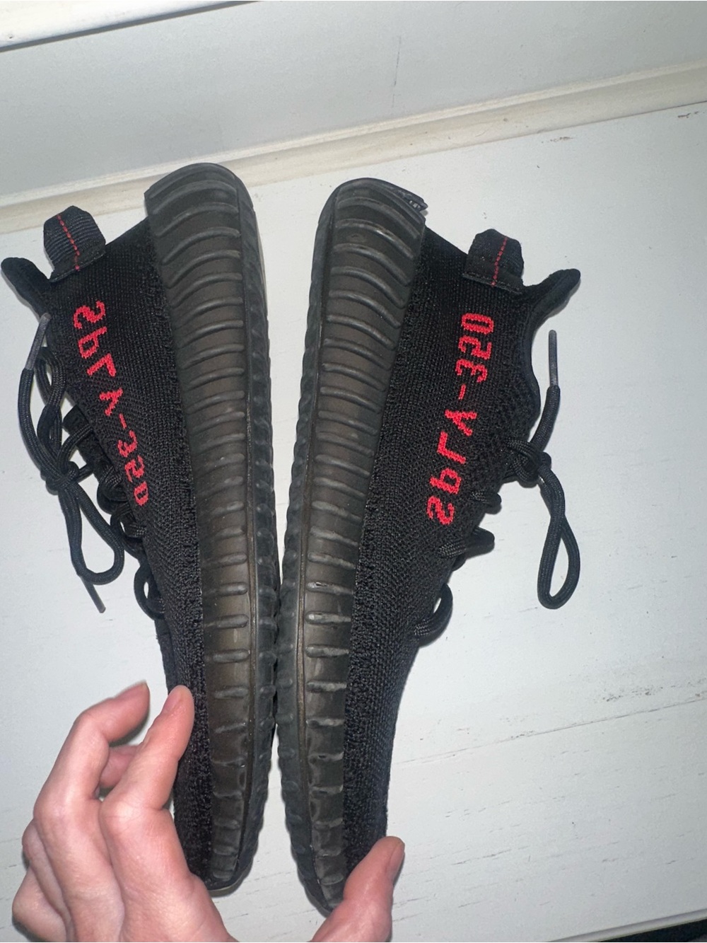 Yeezy Boost 350 V2 Black Red Men’s Size 9
Knit Sneakers Athletic Shoes - Picture 7 of 8